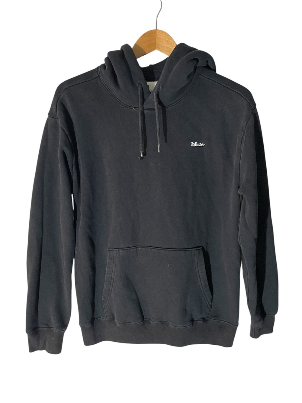 C35- Hollister Men's Small Black Pullover Hoodie